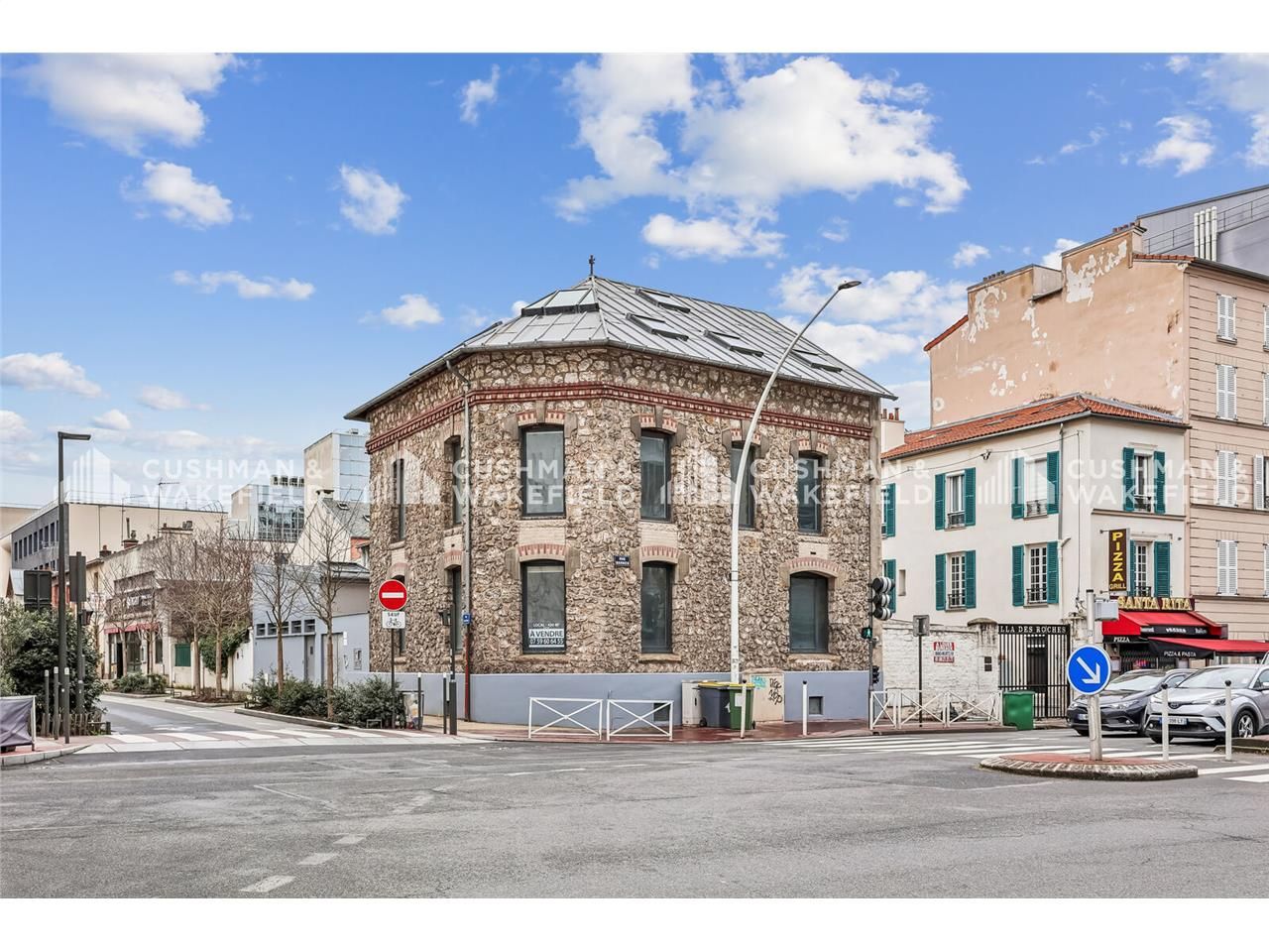 Nous vous proposons à la vente un bâtiment indépe