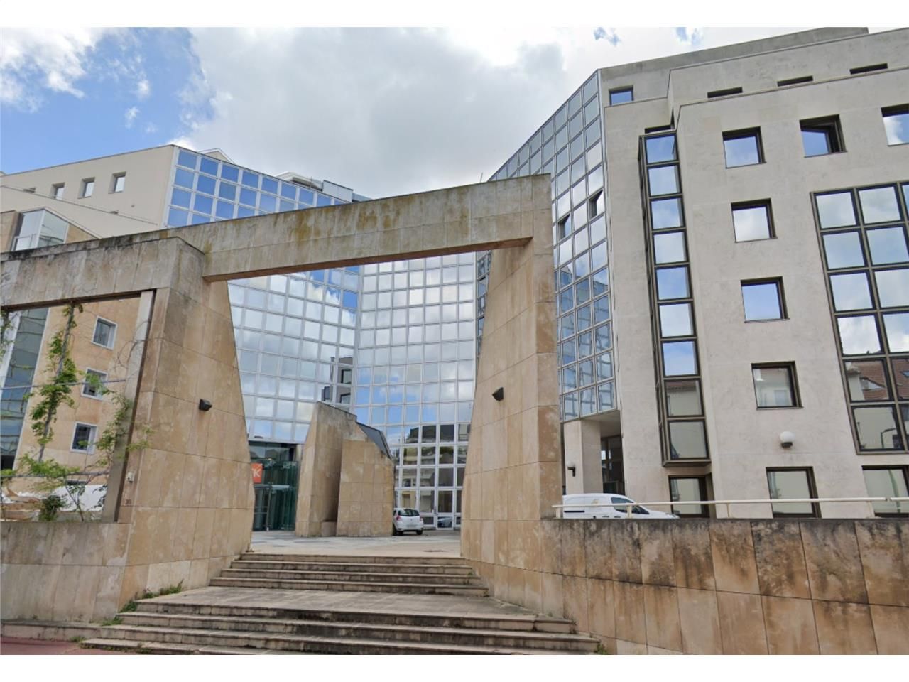 Cushman & Wakefield vous propose une surface de 5