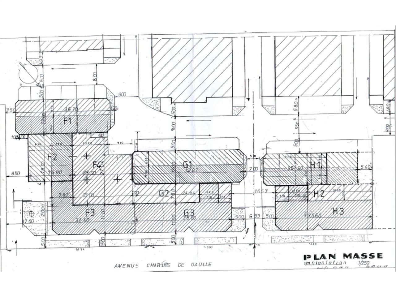 Découvrez ce bâtiment à louer idéalement situé à 