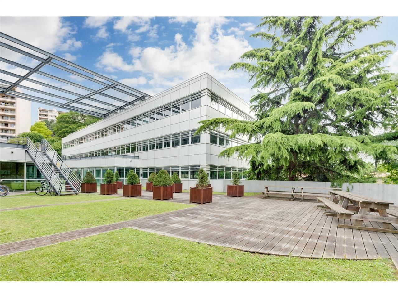 Situés dans le Nord-Ouest lyonnais, sur la commun