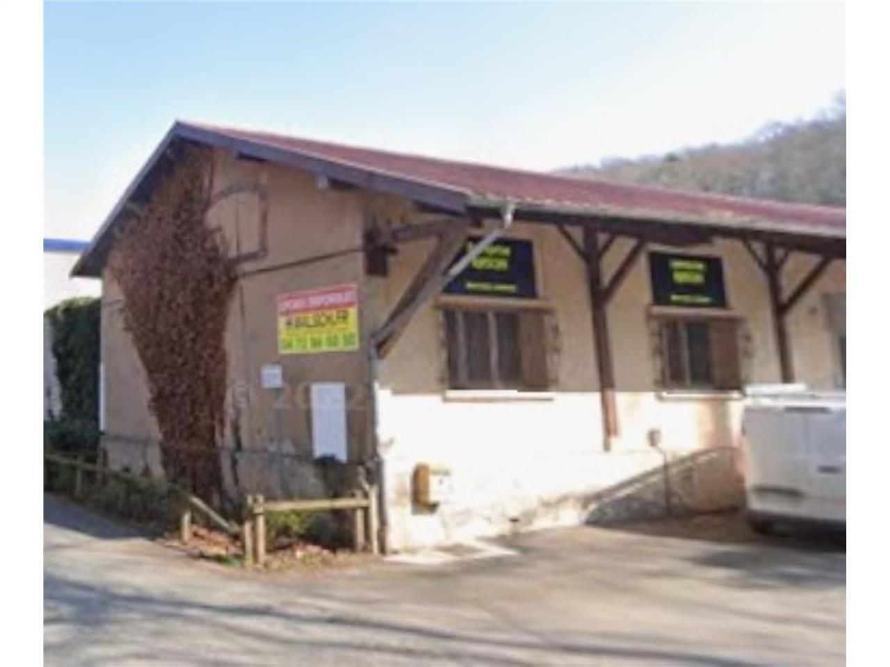 Découvrez ce bâtiment à louer situé à Fleurieu-su