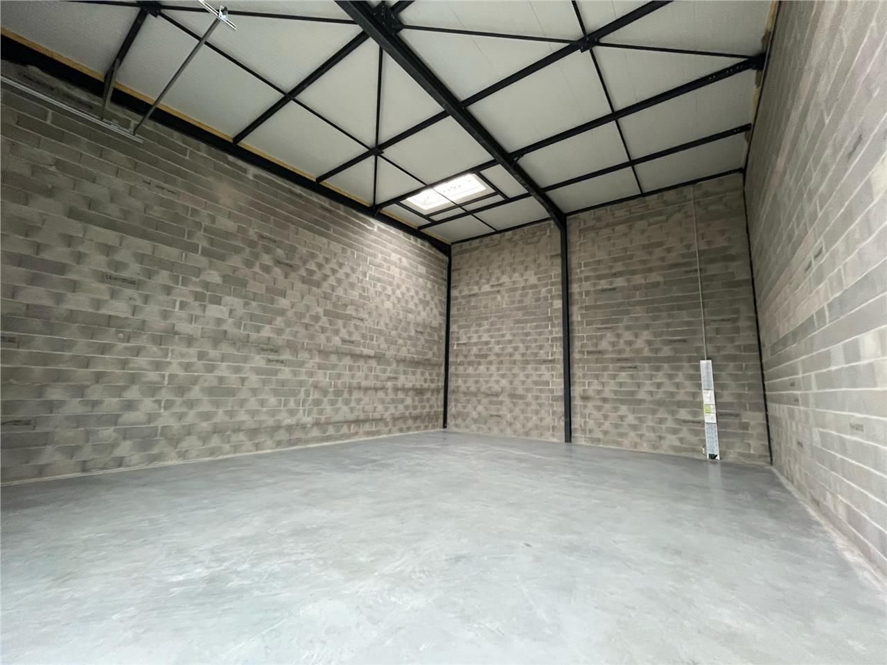 Découvrez ce superbe bâtiment à louer situé à Tré