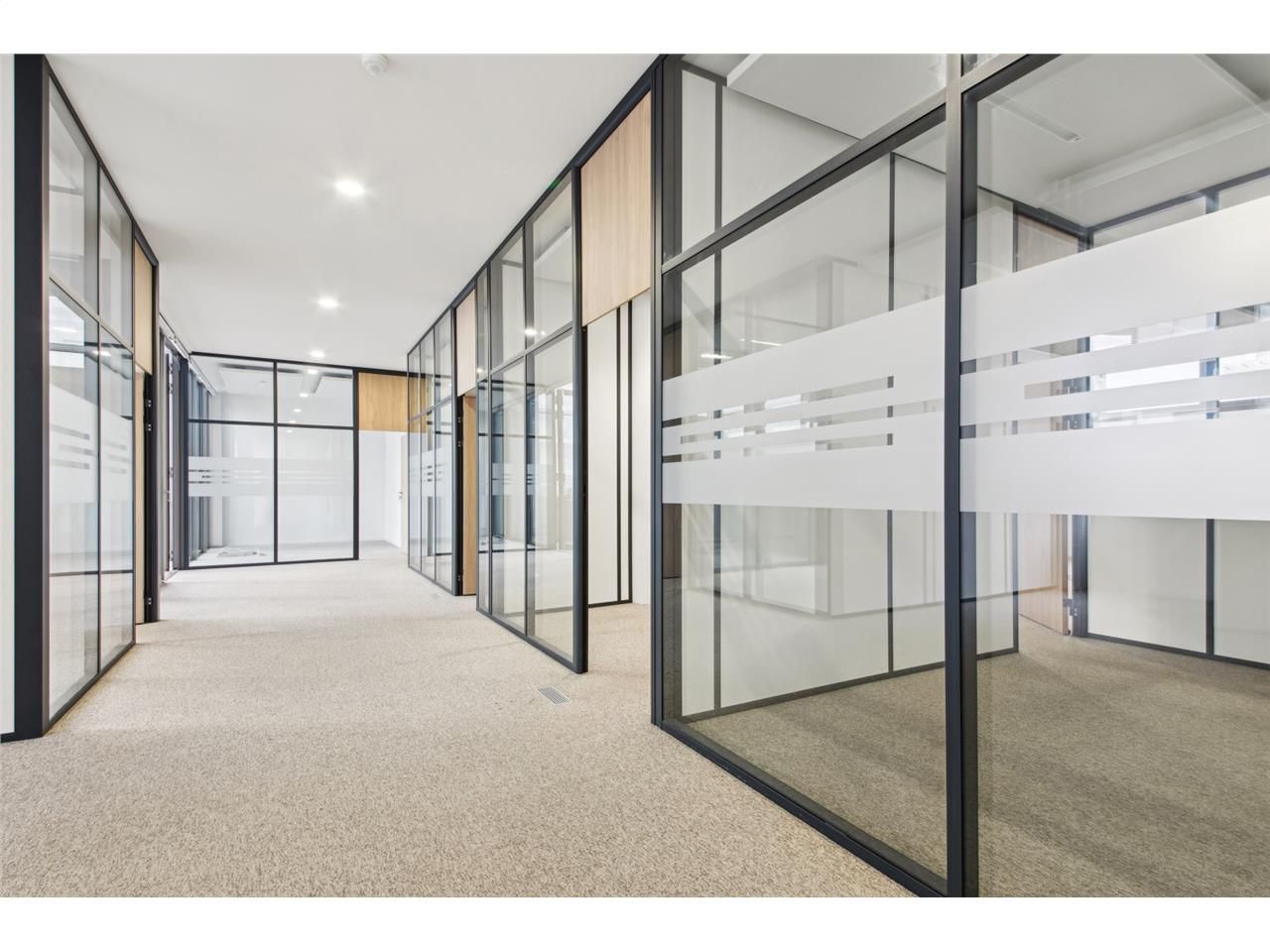 itué au coeur du quartier dynamique de Confluence