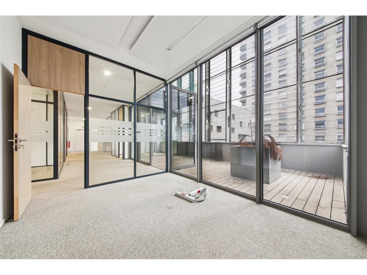 itué au coeur du quartier dynamique de Confluence