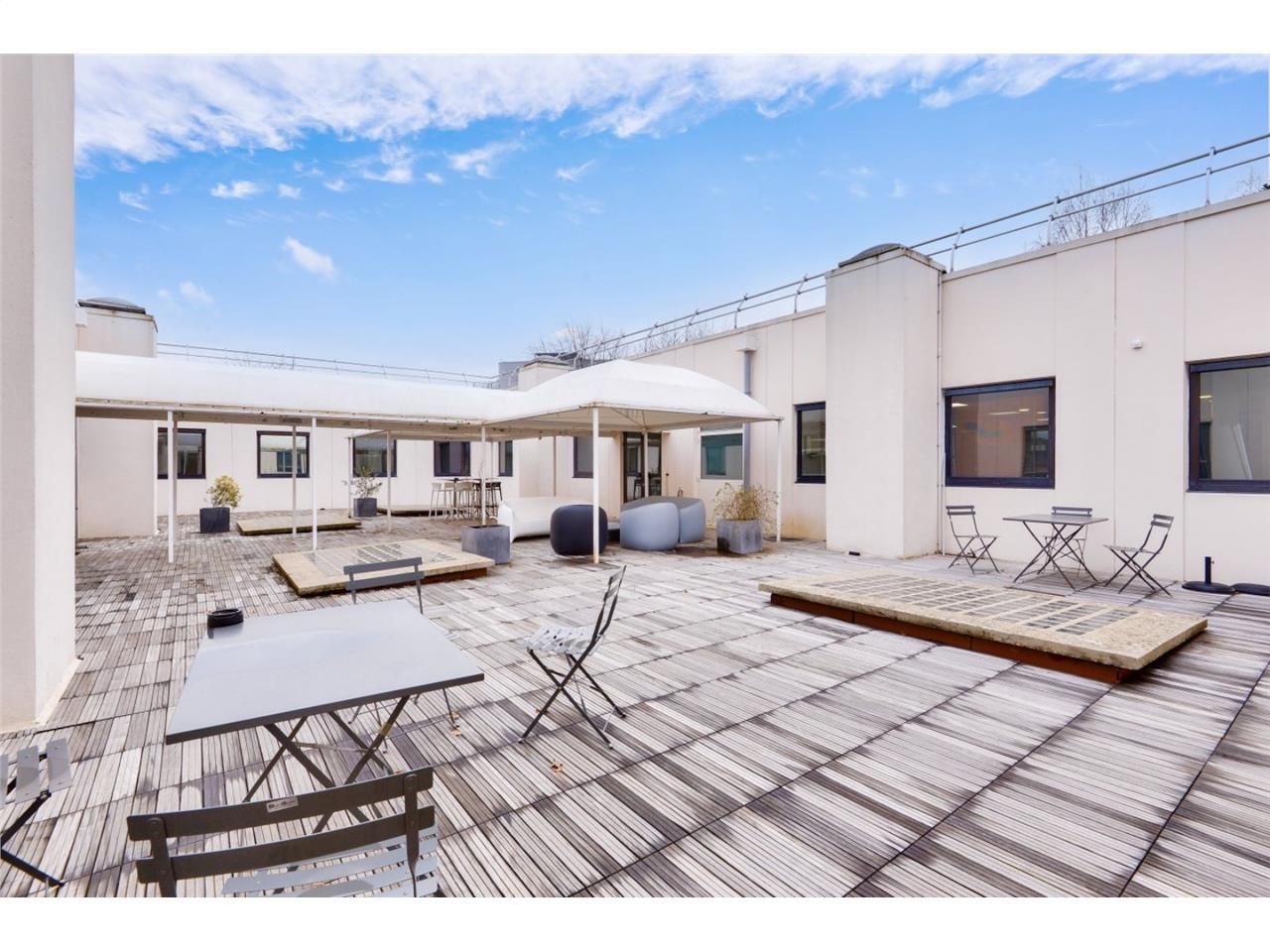 Un cadre de travail privilégié à Limonest Situé a