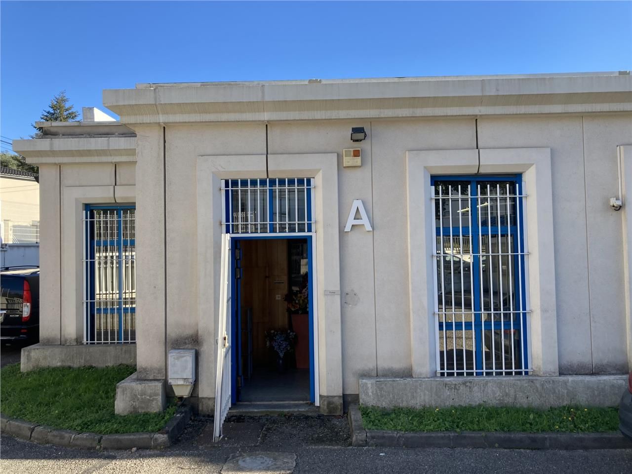 Découvrez ce local d'activités à la location, idé