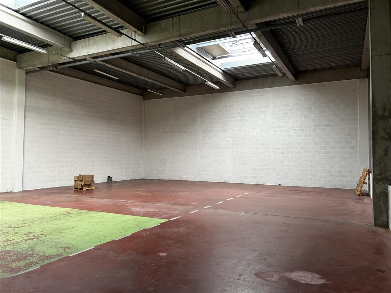 Découvrez ce local d'activités à la location, idé