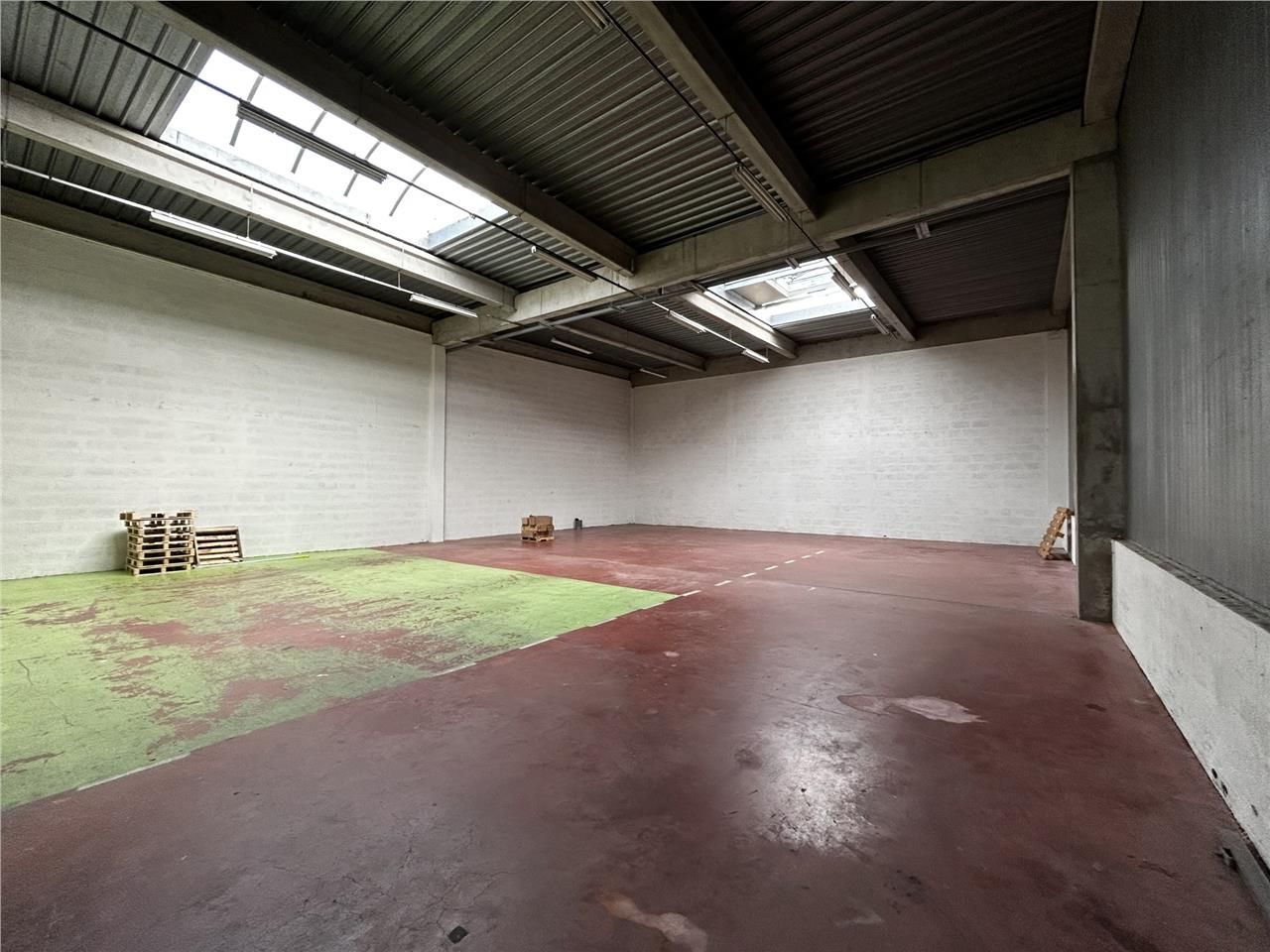 Découvrez ce local d'activités à la location, idé