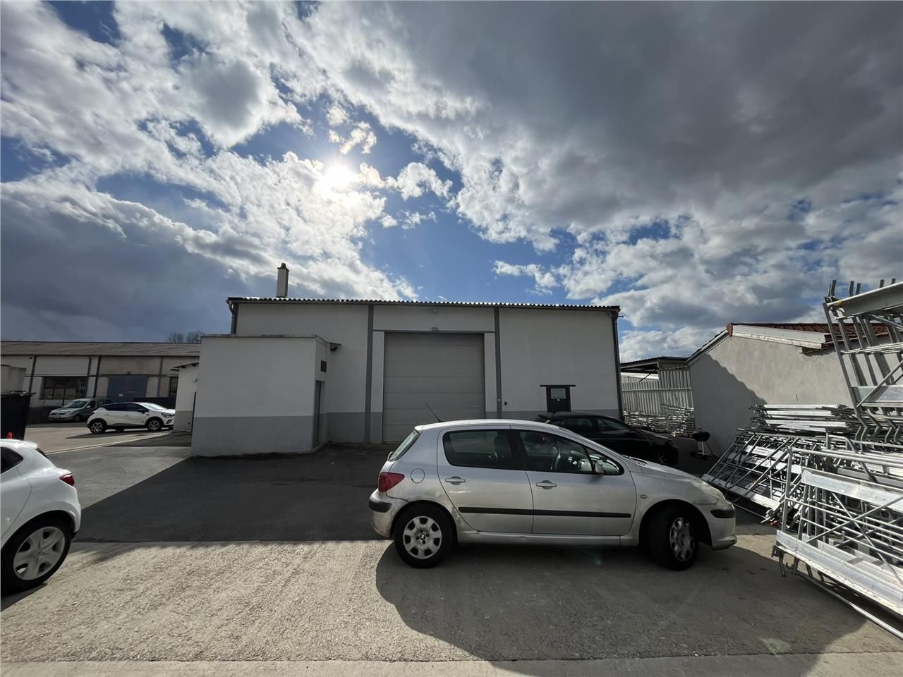 Découvrez ce local d'activités à la location, idé