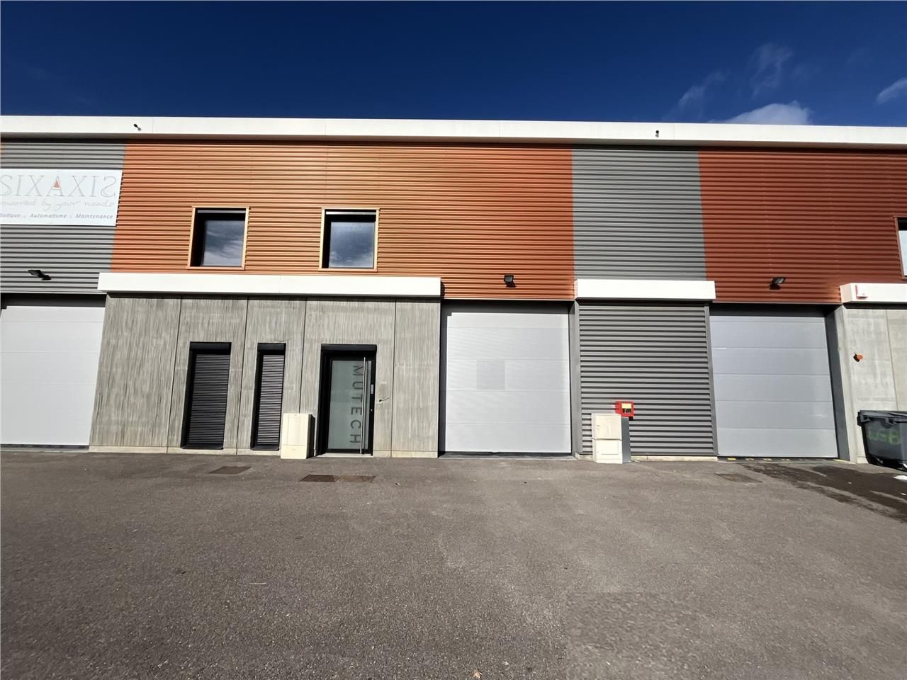 Découvrez ce bâtiment à louer idéalement situé à 