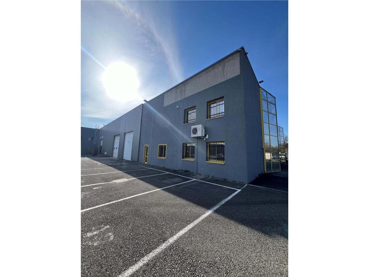 Nous vous proposons un local d'activités de 694 m