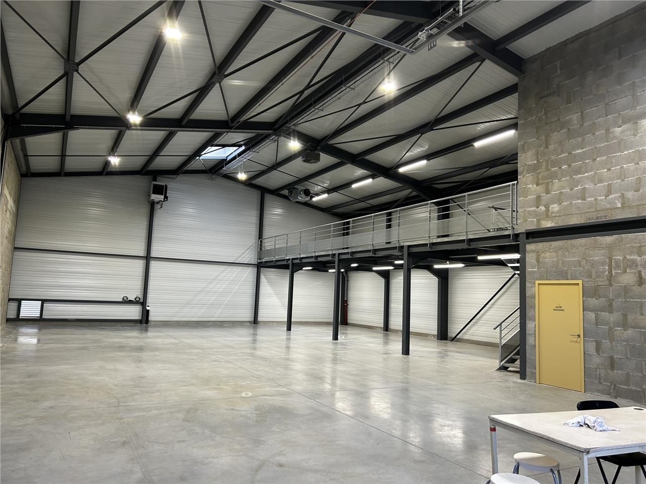 Découvrez ce bâtiment à louer idéalement situé à