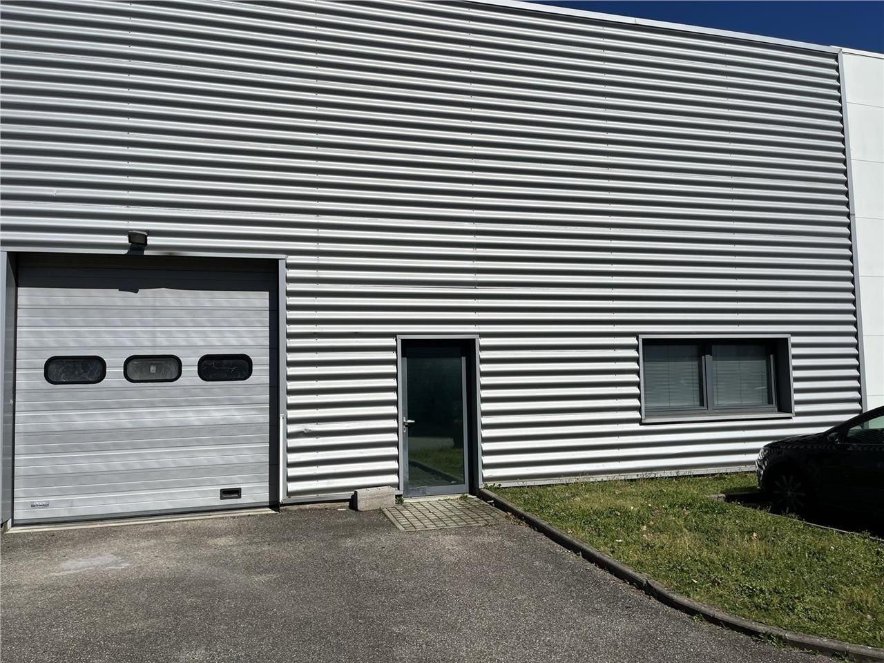 Bâtiment à louer à Décines-Charpieu, idéalement s