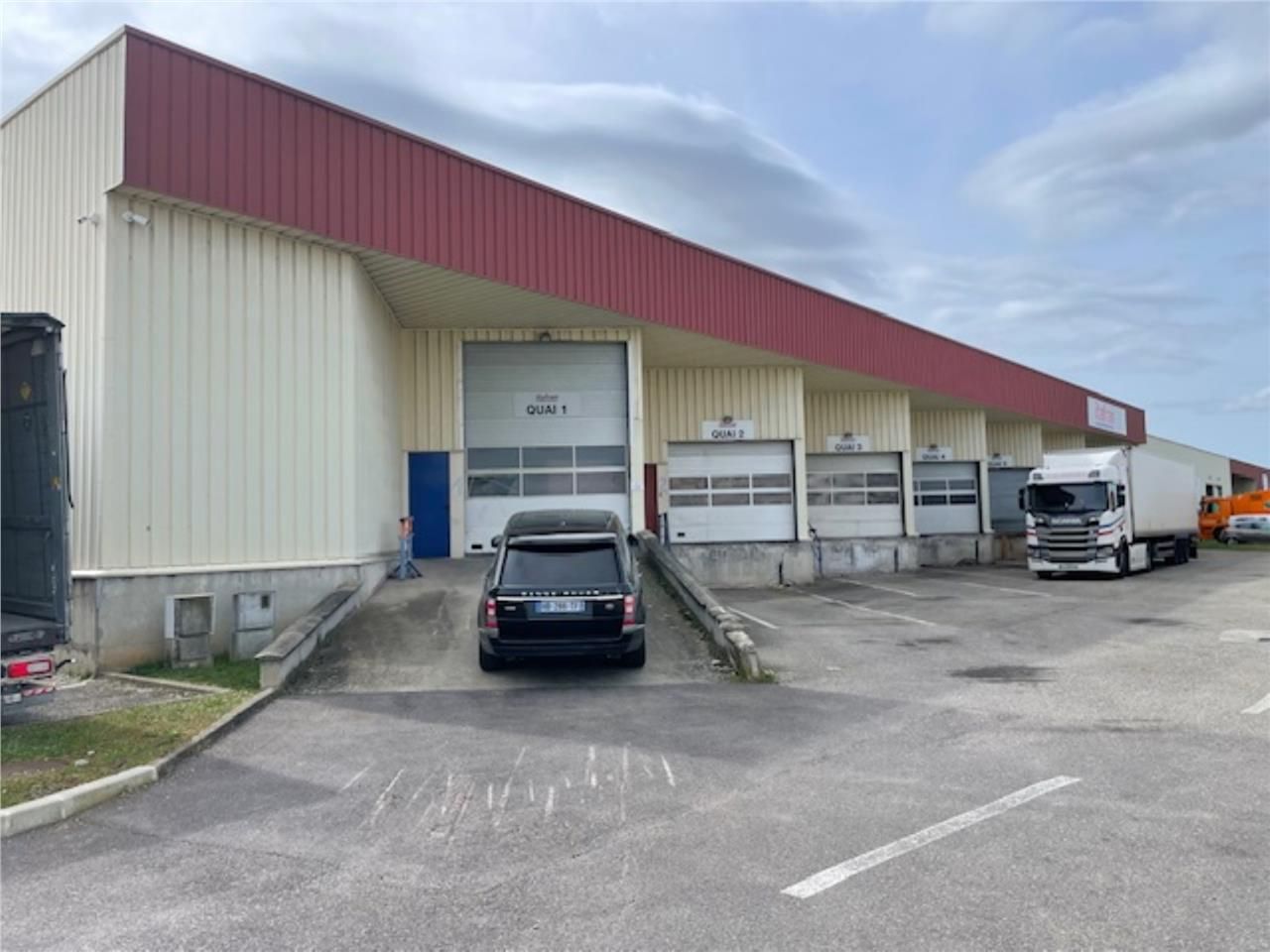 Découvrez ce local d'activités à la location, idé