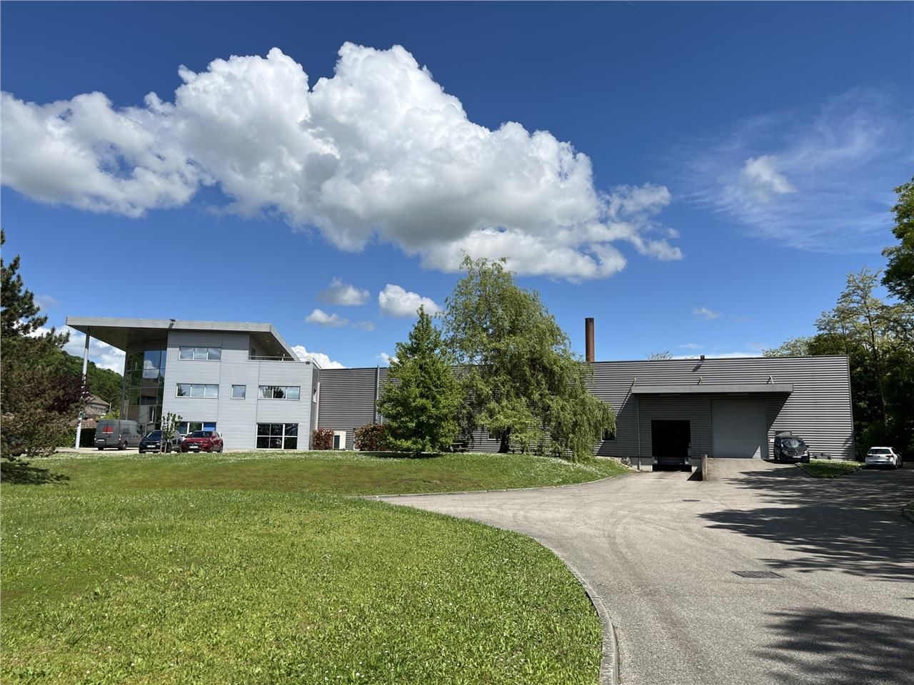 CUSHMN & WAKEFIELD  vous propose à la vente un bâ