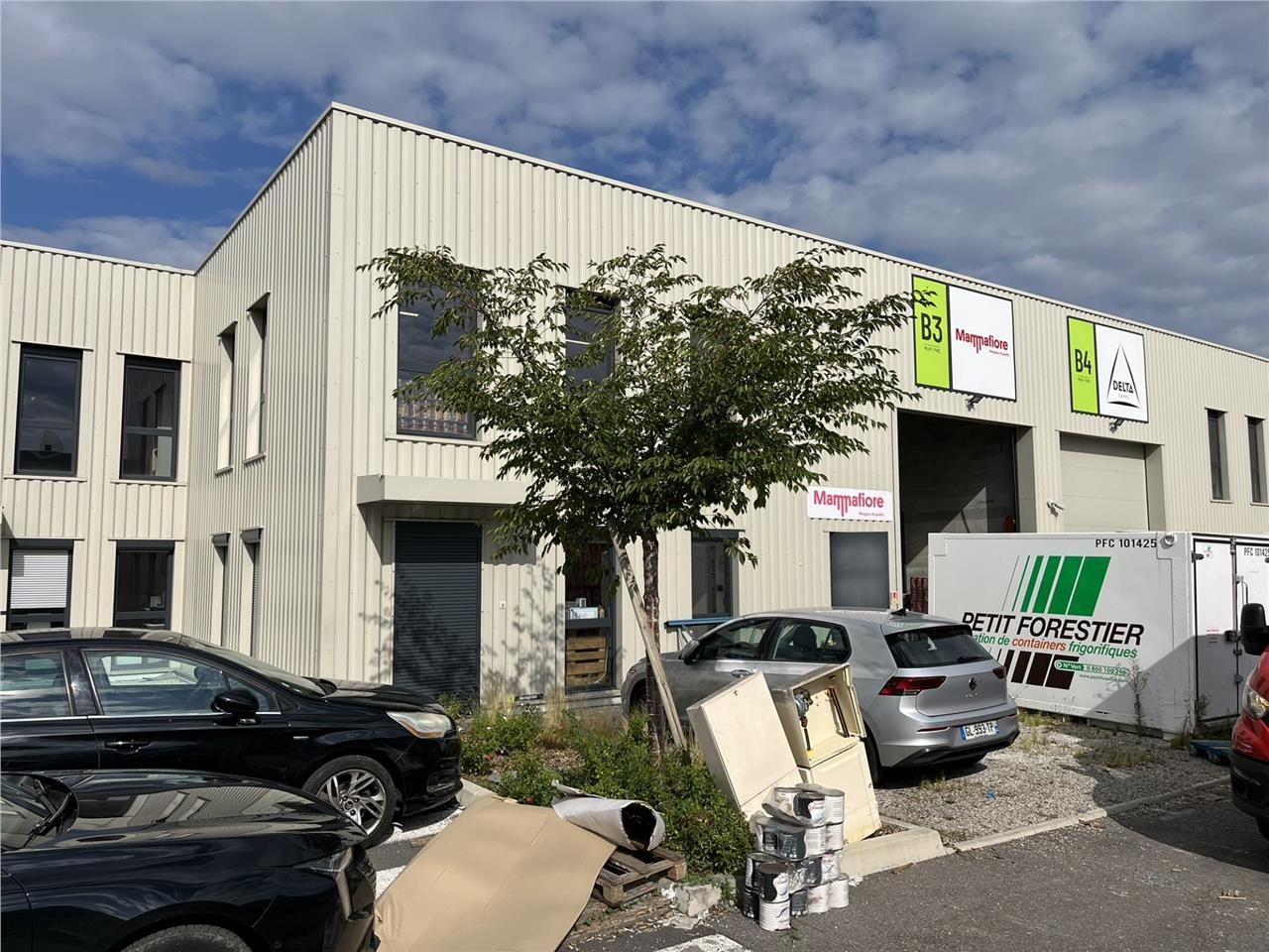 À Décines-Charpieu, dans l'Est lyonnais, ce bâtim