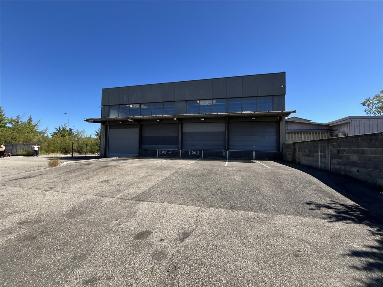 Situé dans la commune dynamique de Saint-Priest, 