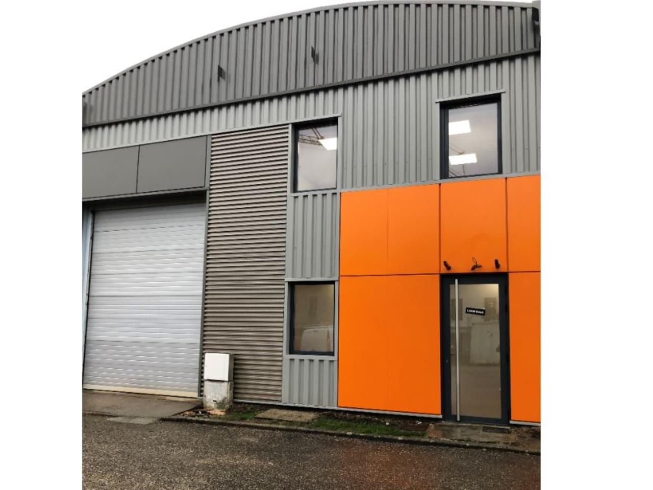 Ces locaux disponible à la location sont situés a