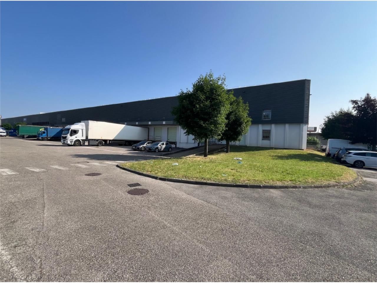 Local d'activités à la location - Entrepôt indust