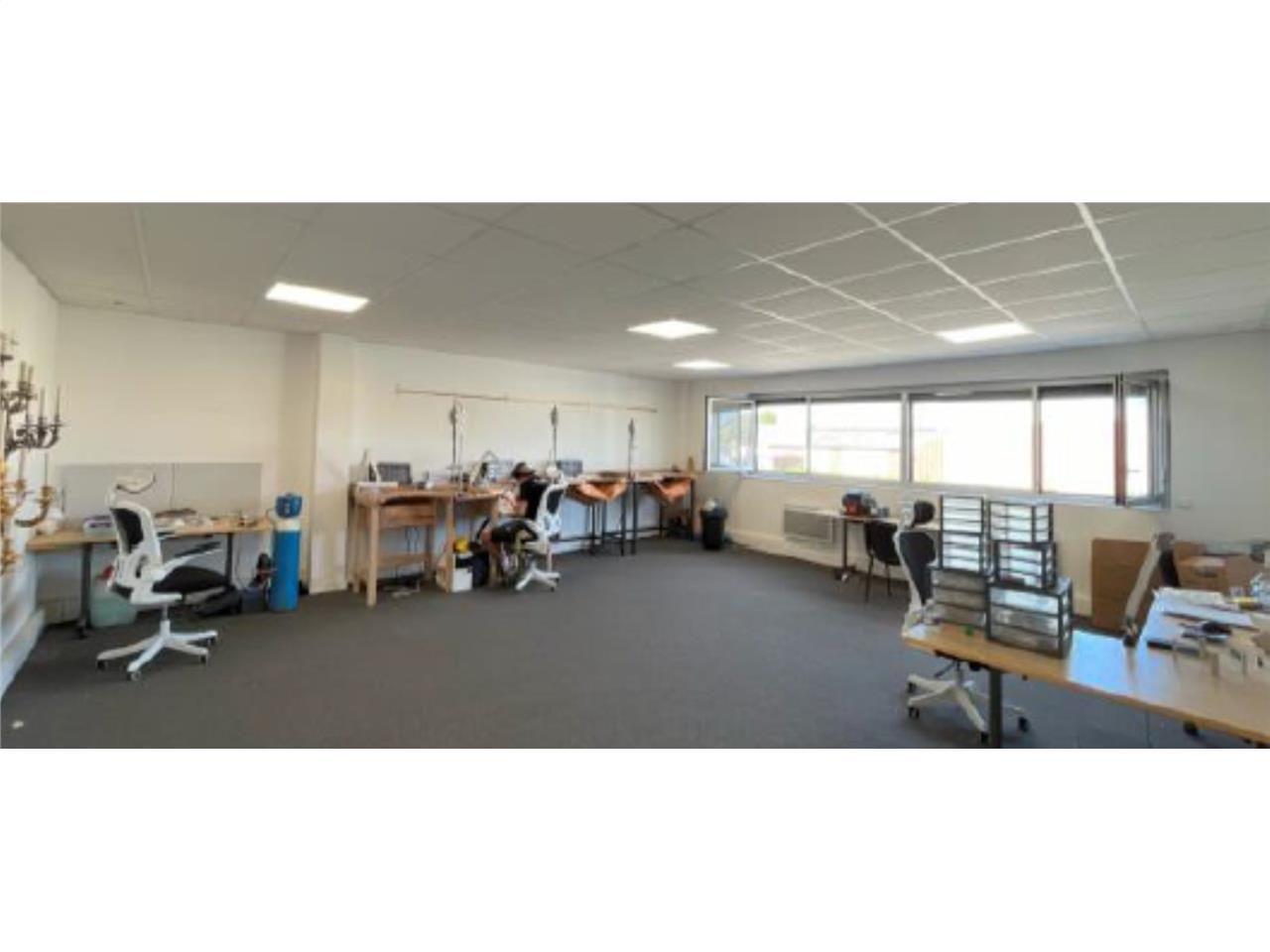 Bâtiment à louer à Décines-Charpieu (69150) - Loc