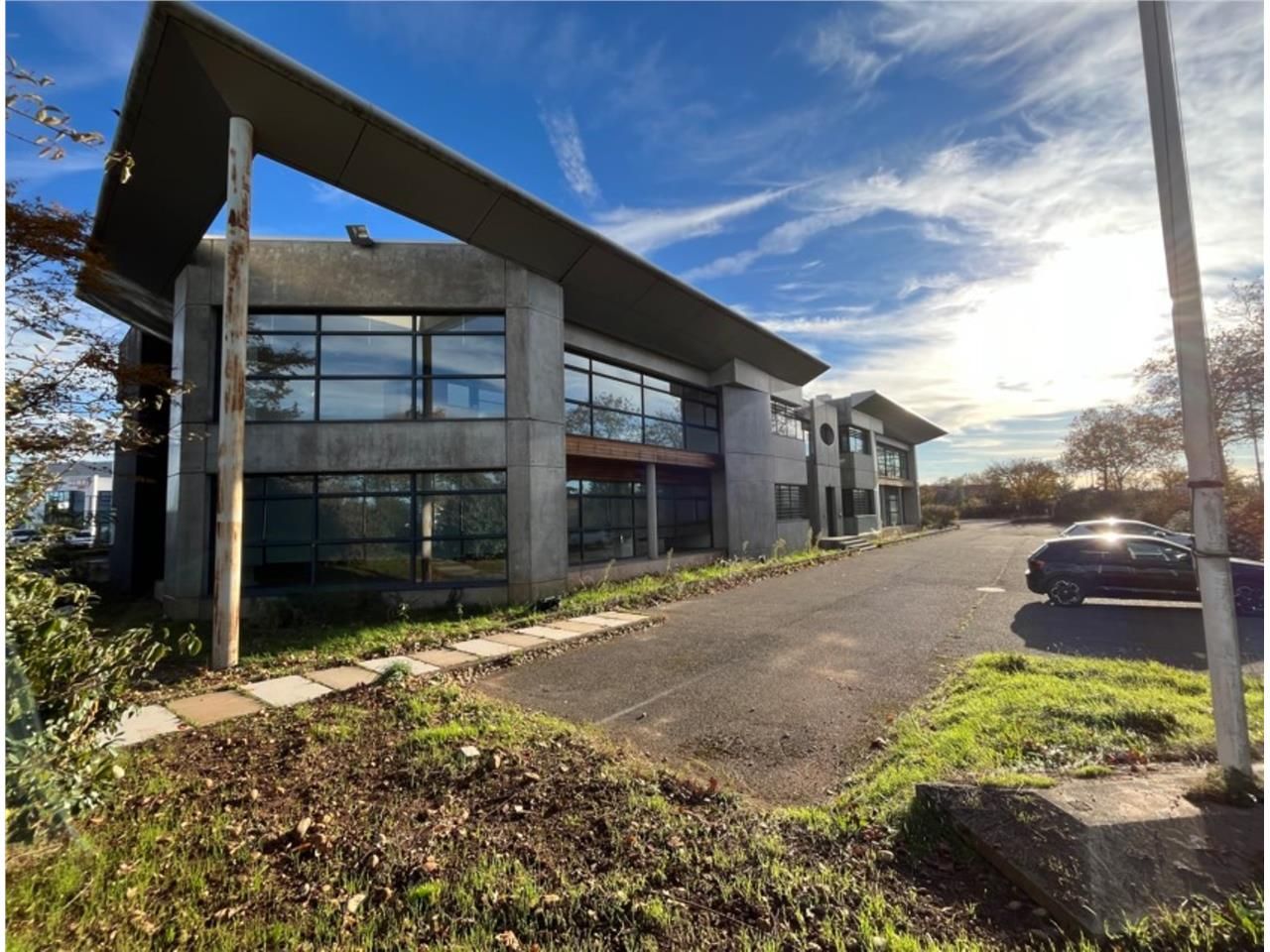 Situé au coeur de la ZAC des Pivolles sur la comm