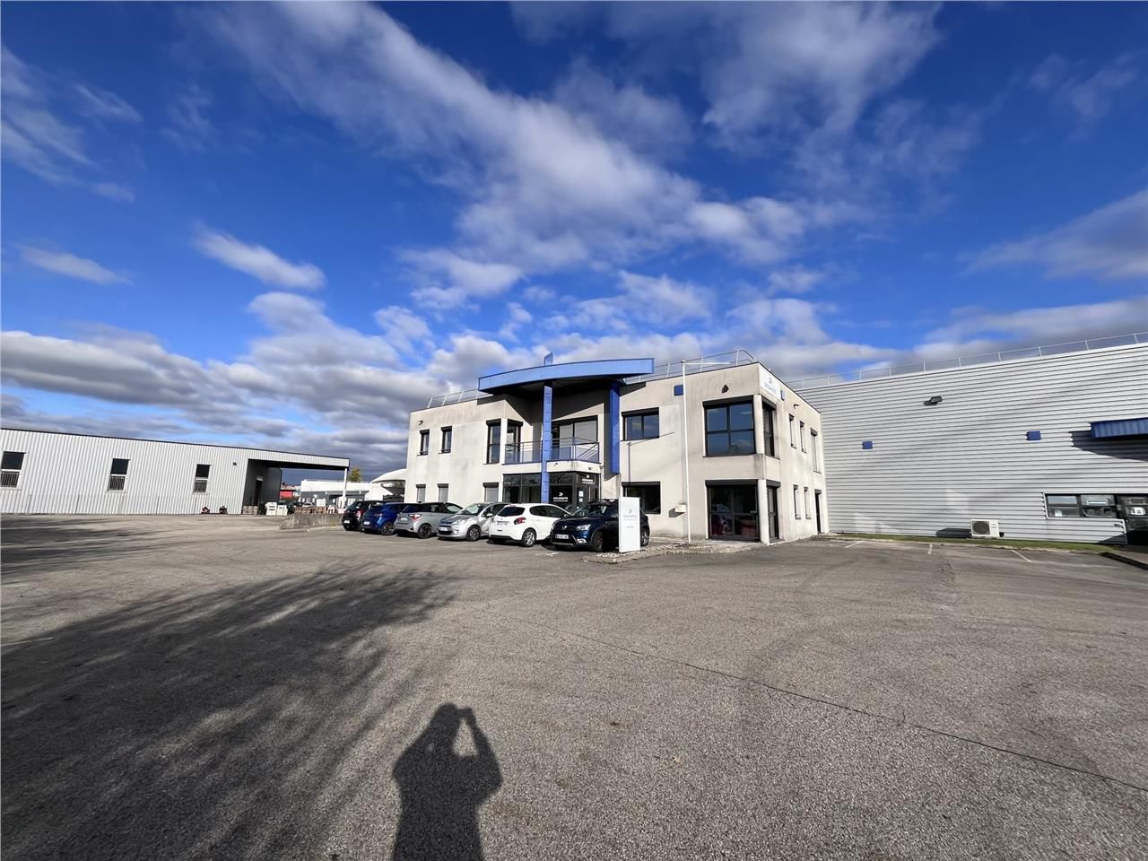 Situés à Mions, Cushman & Wakefield vous propose 