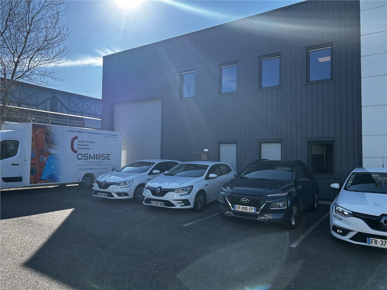 Situé au sein du Parc de l'Arsenal à Vénissieux (