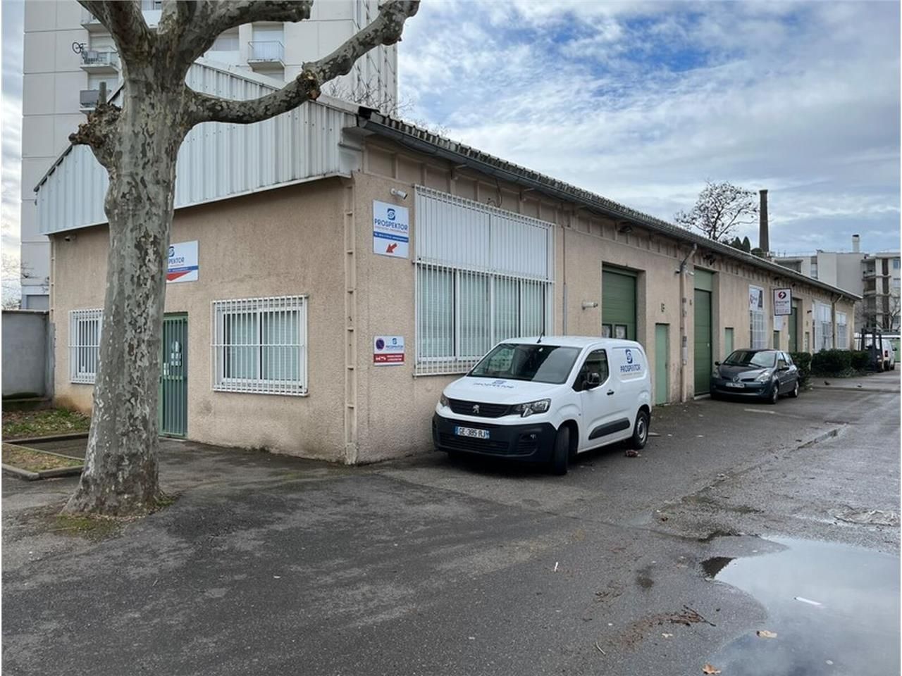 Situé au à Vénissieux (69200), ce bâtiment à loue