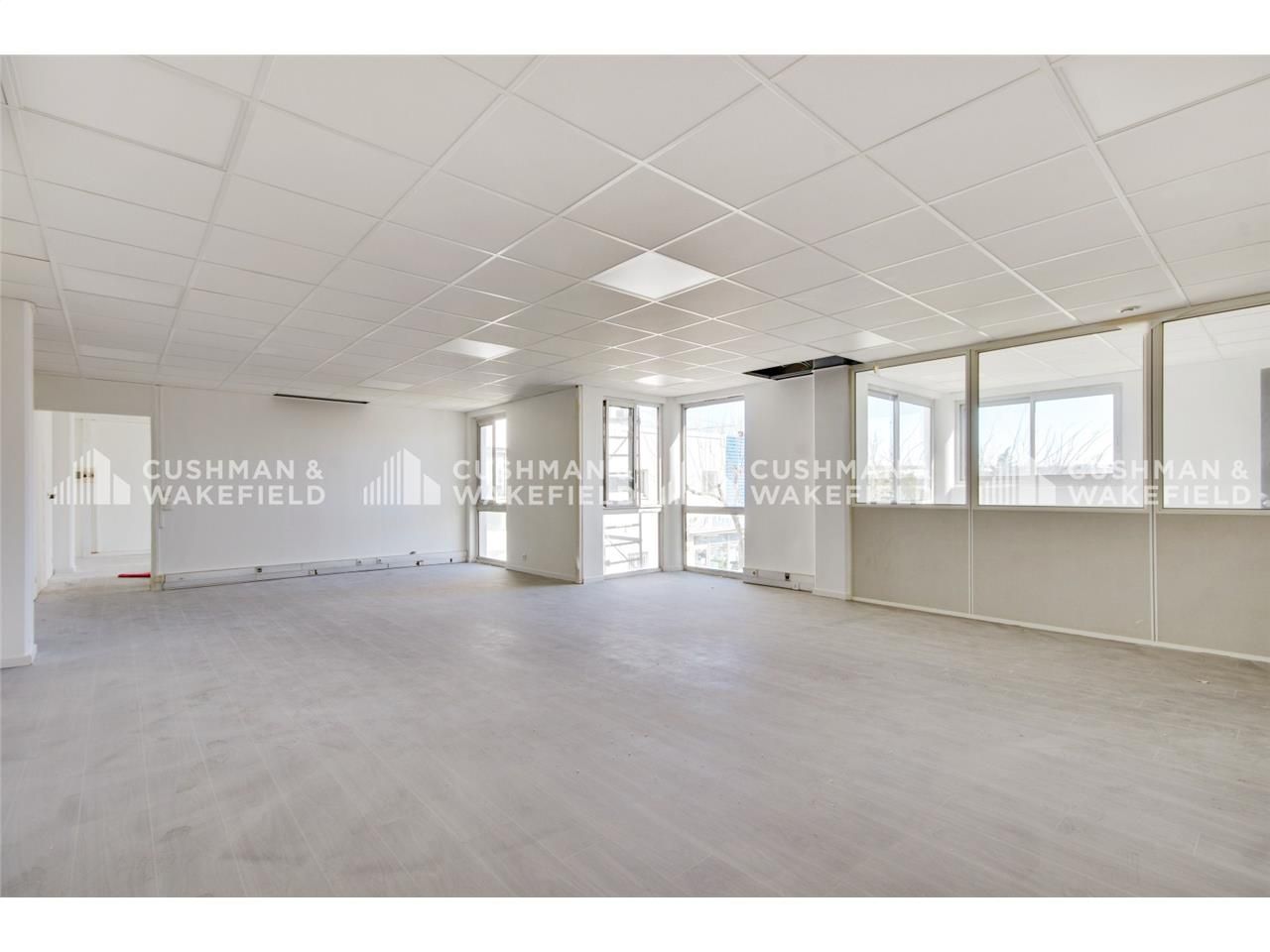 Implantés au coeur de la Zone Industrielle des Es