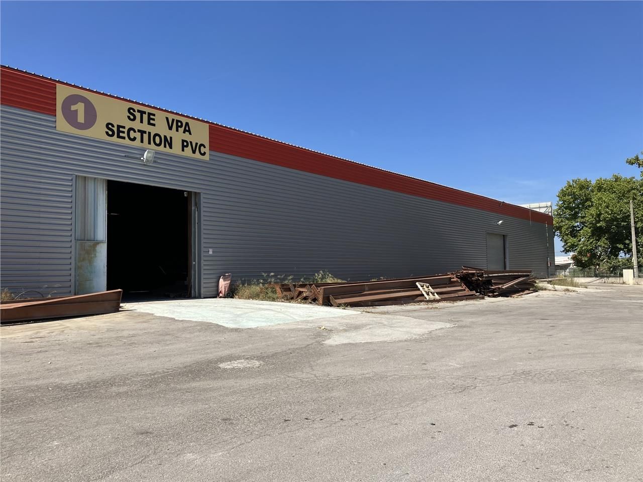 A LOUER - ENTREPÔT - PROXIMITÉ AÉROPORT MARIGNANE