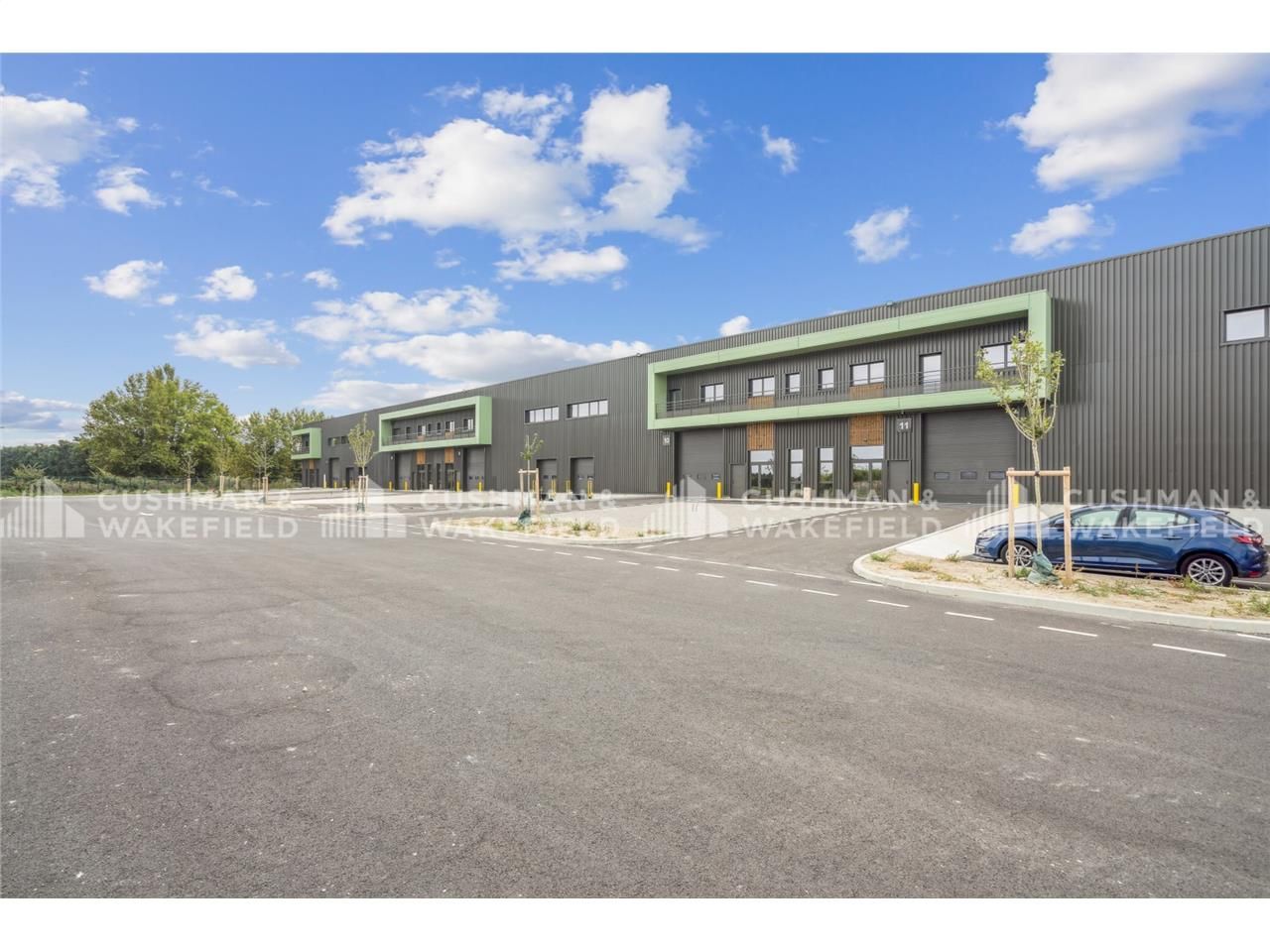 Locaux d'activités à louer à partir de 809 m² - G