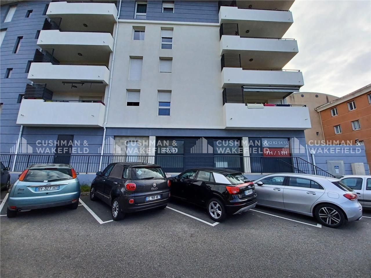 Bureaux spacieux à vendre avec excellente visibil