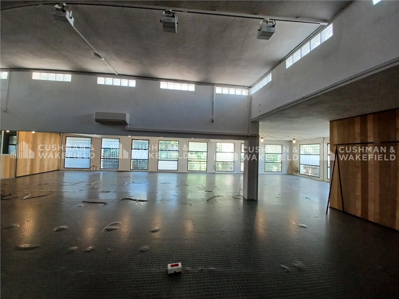 Espace de travail atypique de 1 355 m² situé dans