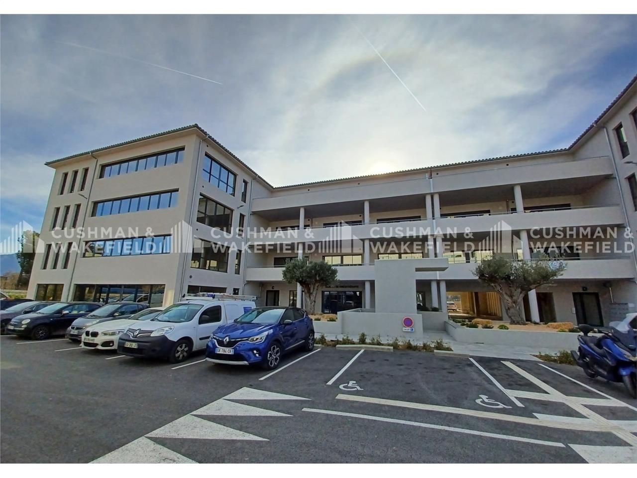 À louer - Bureaux à Aubagne (13400), 135 m² divis