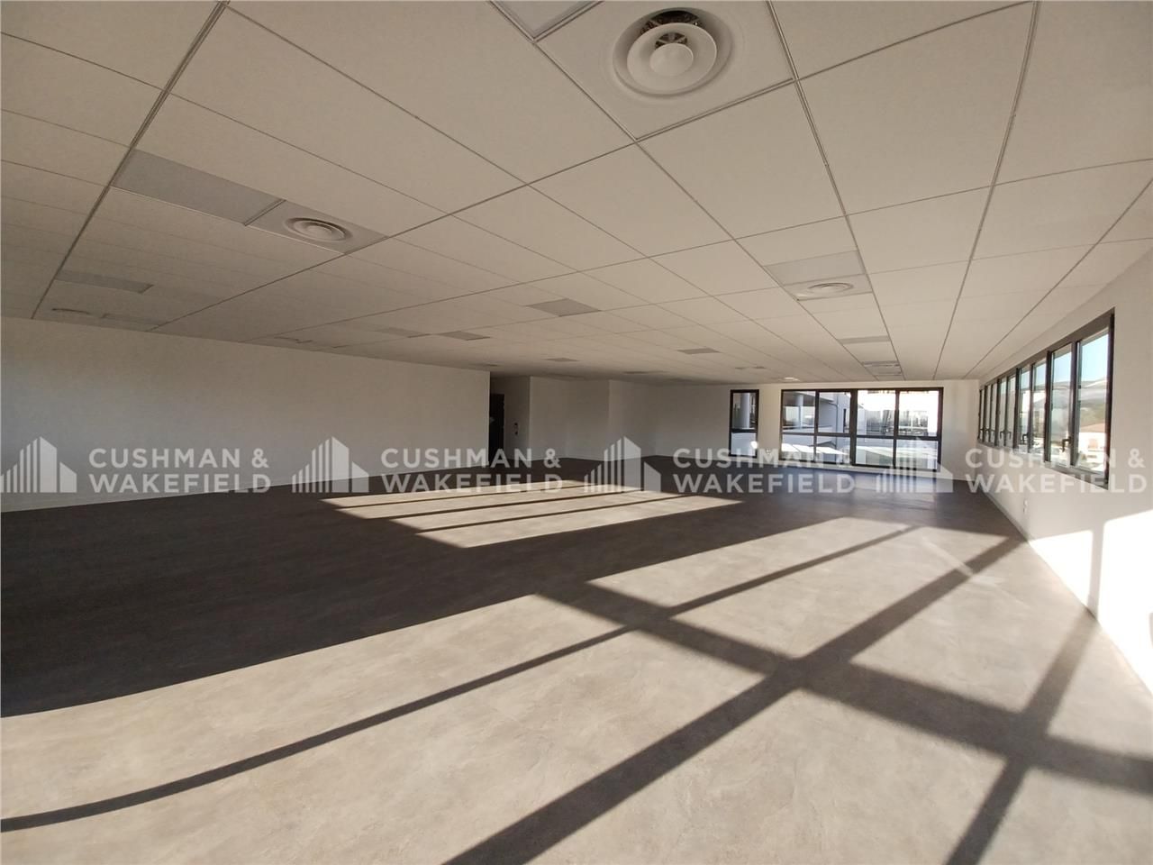 À louer - Bureaux à Aubagne (13400), 135 m² divis