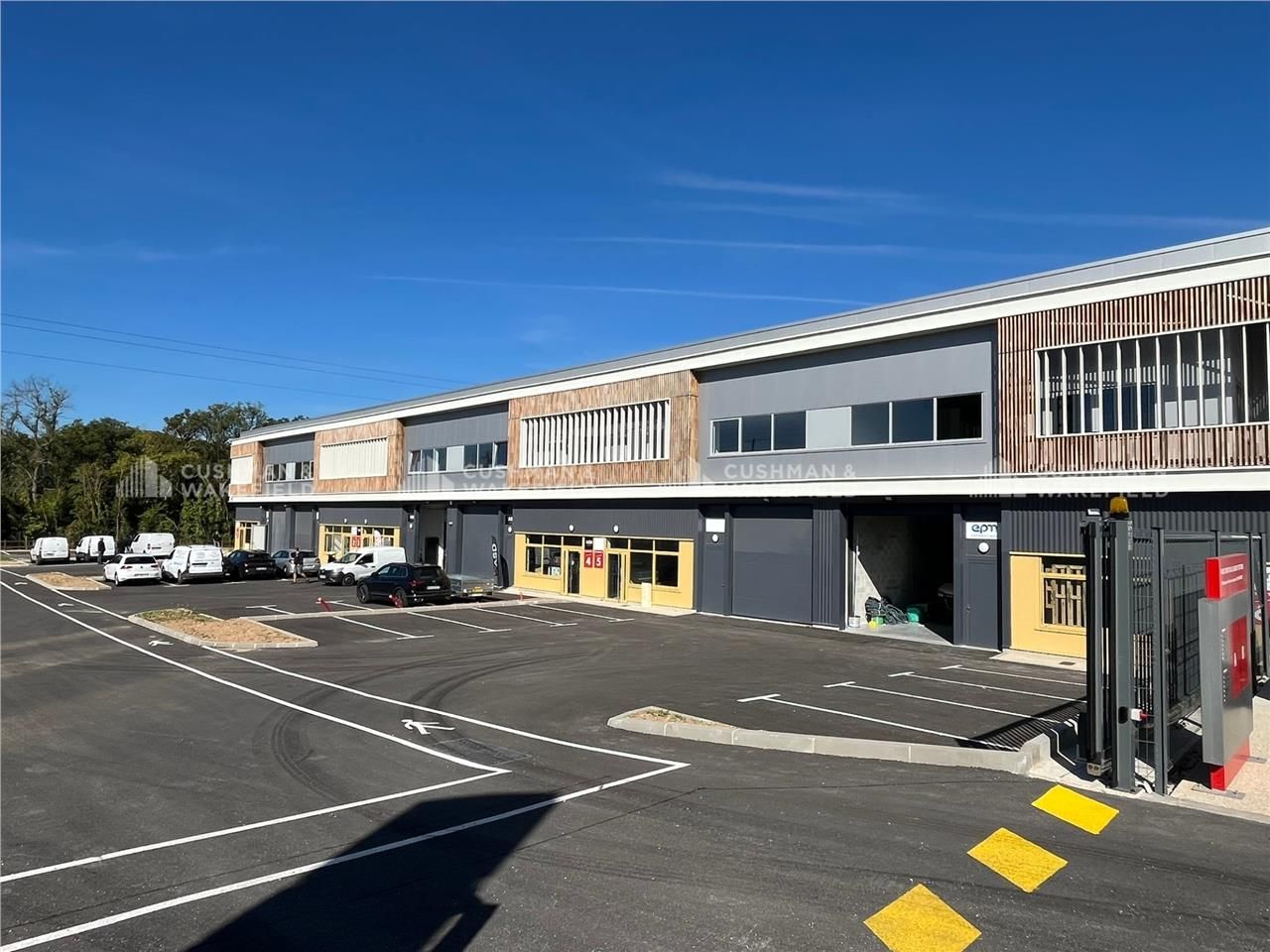 Parc d'activités neuf - Pays d'Aix Situé au pie