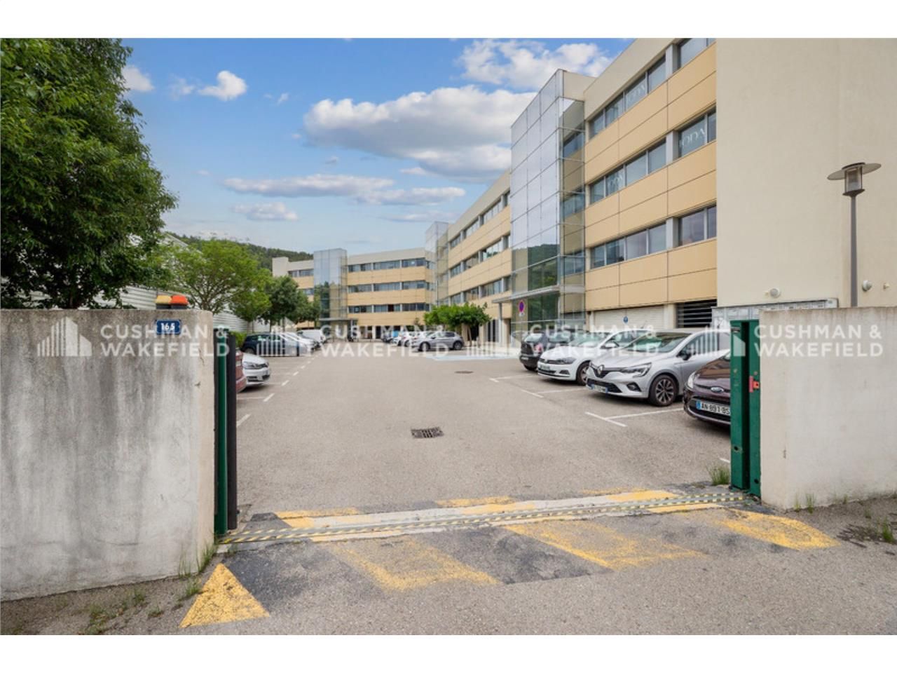 Nous vous proposons un plateau de bureaux dans un