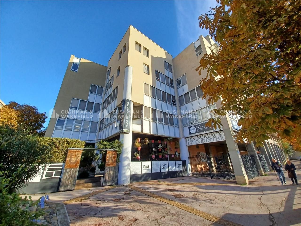 LES BUREAUX DE CORINTHE  Surfaces de bureaux à lo