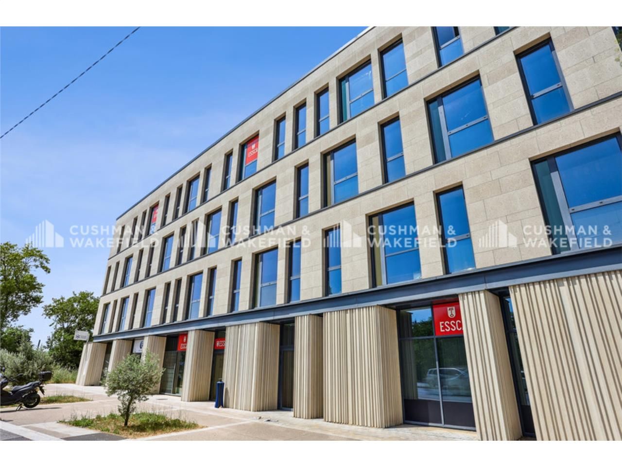 LE CORSY où 1 200 m² de bureaux à louer à Aix-en-