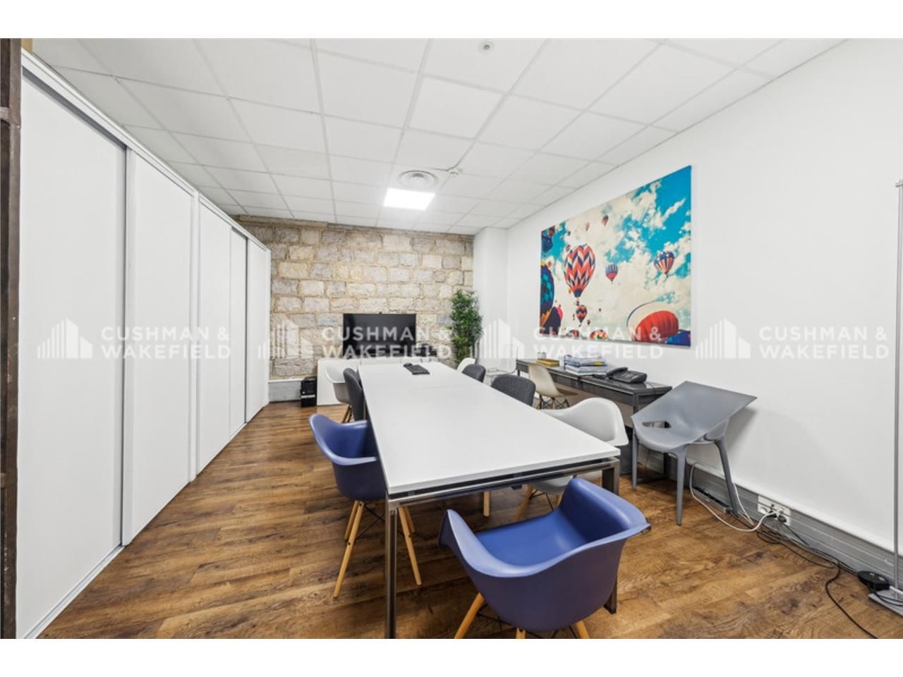 Bureaux à louer dans Les Docks 13002  Installez v