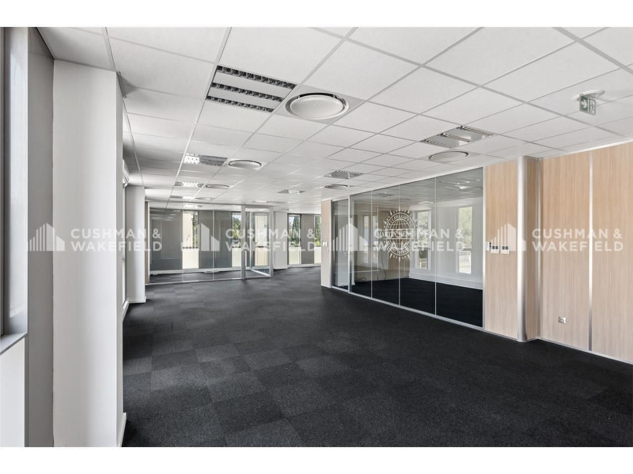 Situés au coeur du secteur dynamique de Saumaty S