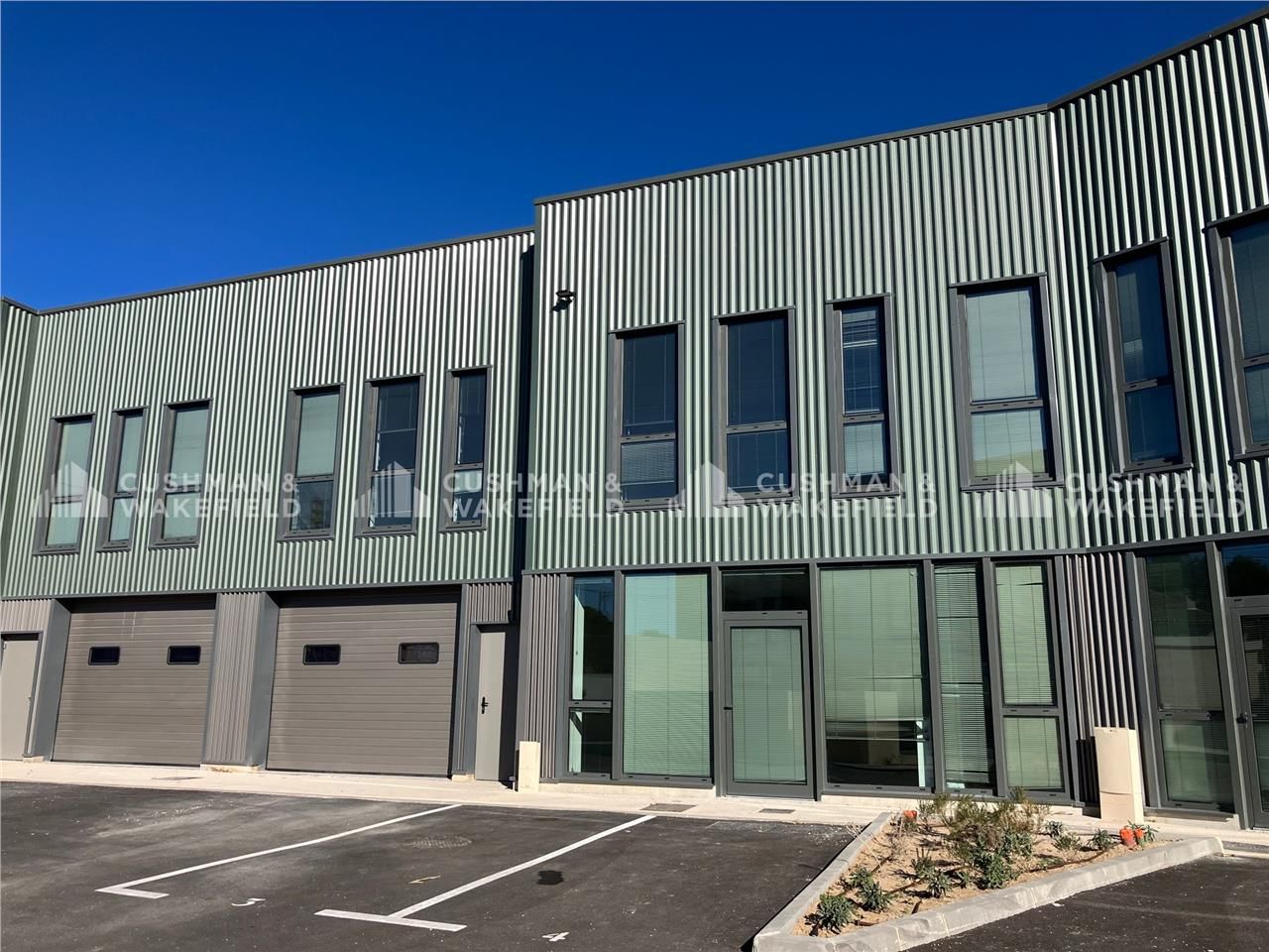 Locaux d'activités neufs   Situés sur la commune 