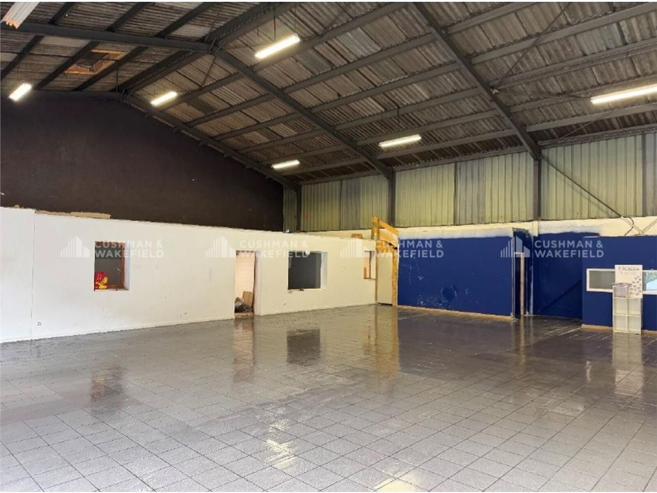 Le local proposé à la location se compose d'un en