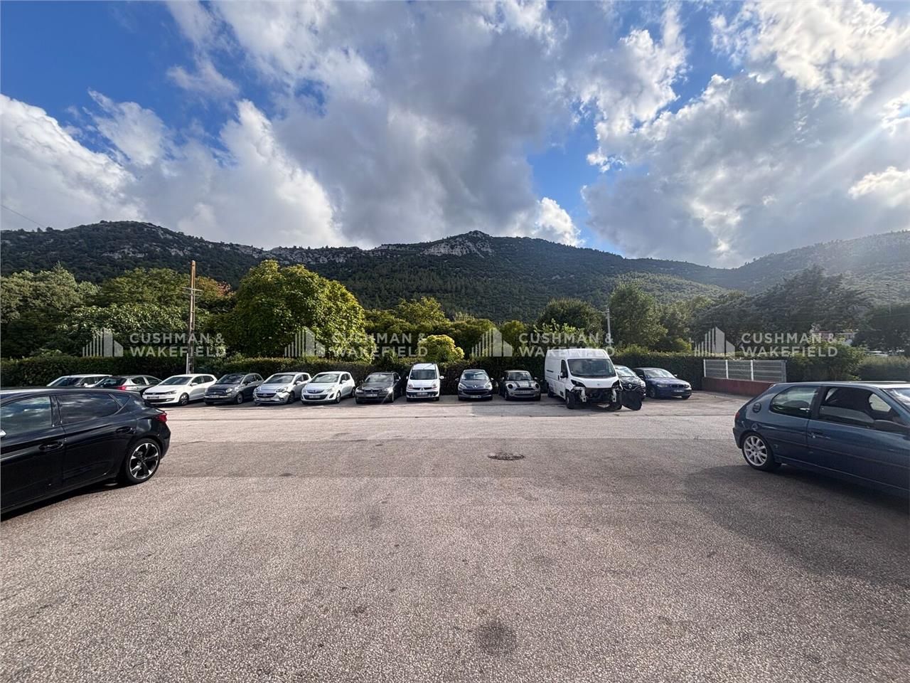 Le local proposé à la location se compose d'un en