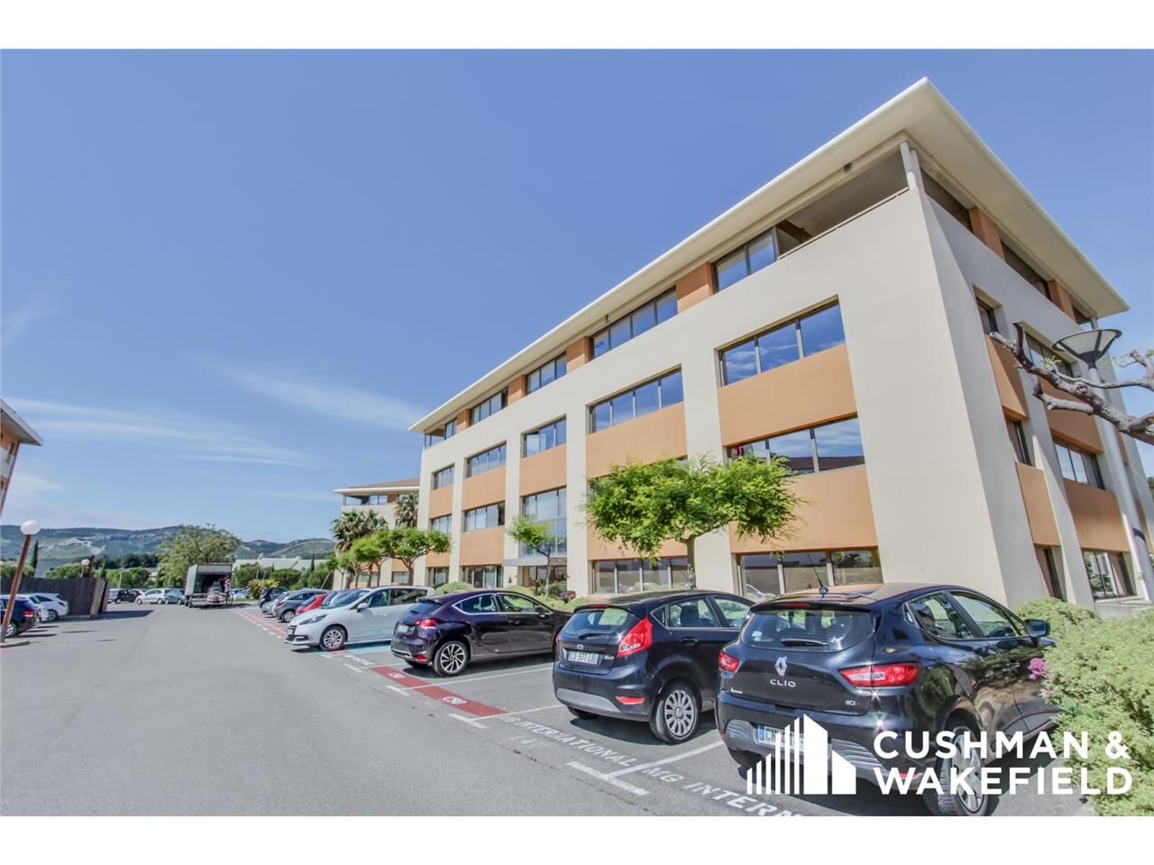 Au coeur de la zone d'activité ATHELIA à La Ciota