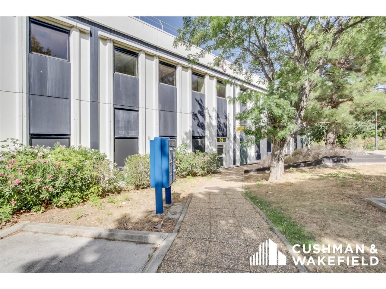 A LOUER - MILEWAY PARKS  Cushman & Wakefield vous