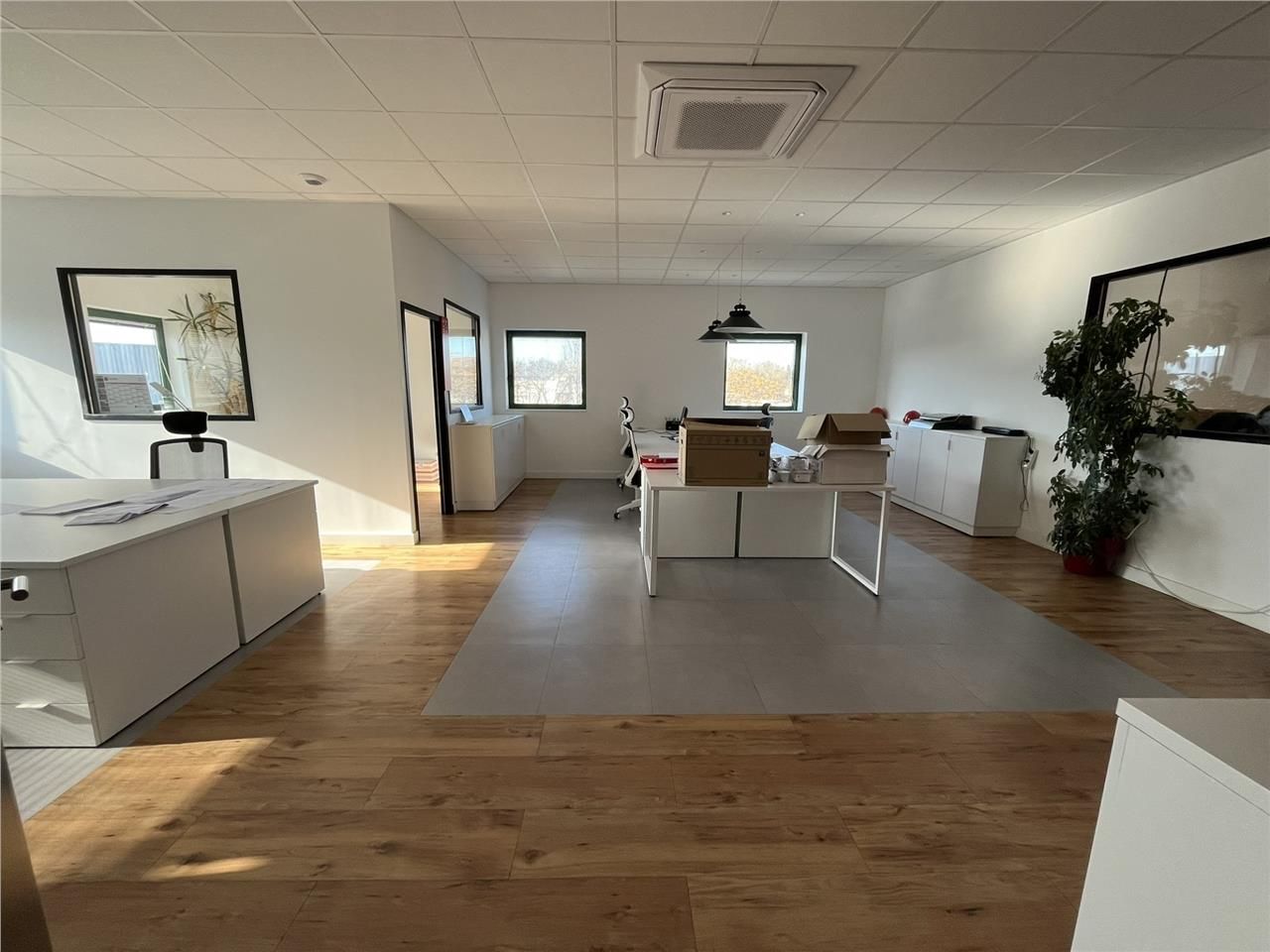 EXCLUSIVITÉ - Produit rare à la vente : Locaux mi