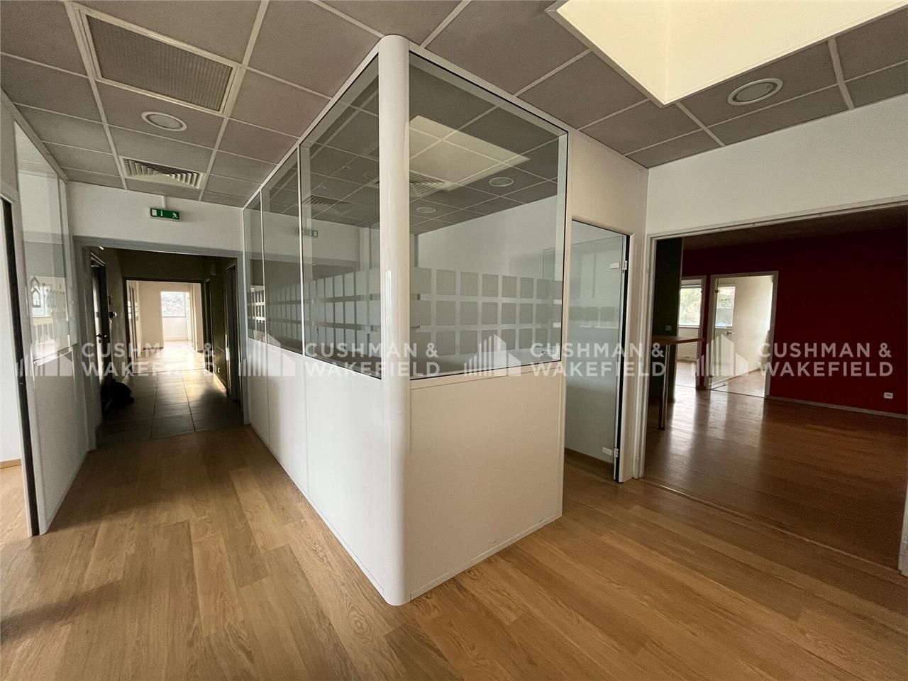 Nous vous proposons un plateau de bureaux dans un