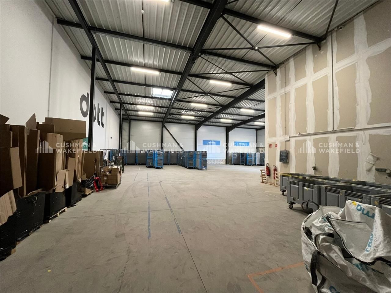 À louer : entrepôt avec accès à quai dans le 14? 