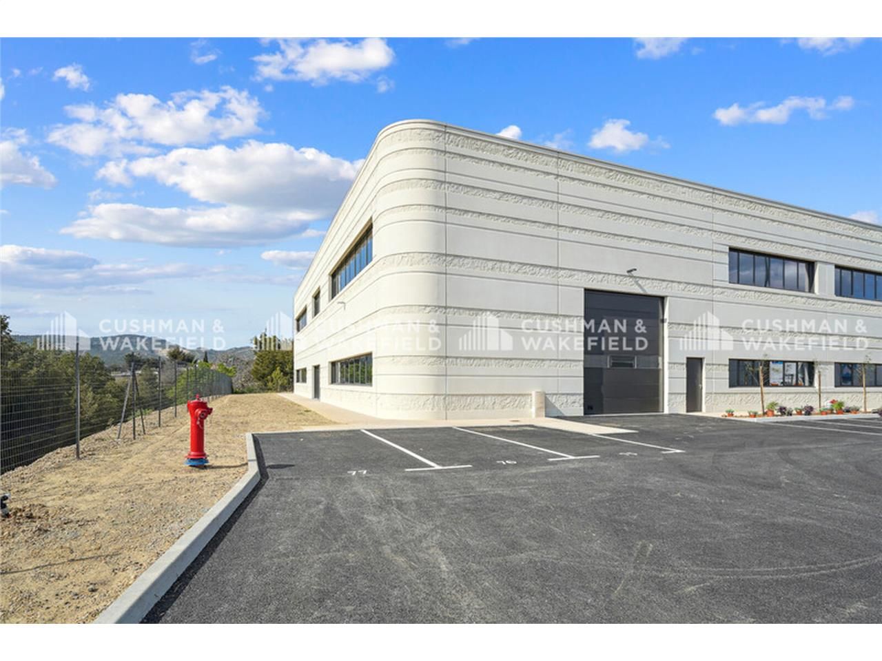 RARE SUR LE SECTEUR - Local d'activités à louer Z